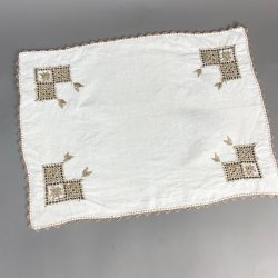 Broderet vintage bakkeserviet