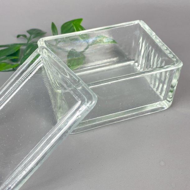 Vintage sm�rsk�l i presset glas