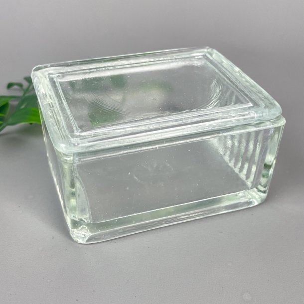 Vintage sm�rsk�l i presset glas