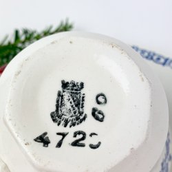 Antike Teetasse mit Untertasse in Blau  19. Jahrhundert