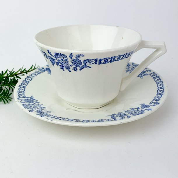 Antike Teetasse mit Untertasse in Blau  19. Jahrhundert