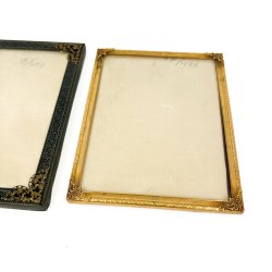 To vintage messingrammer - 15 x 18 cm