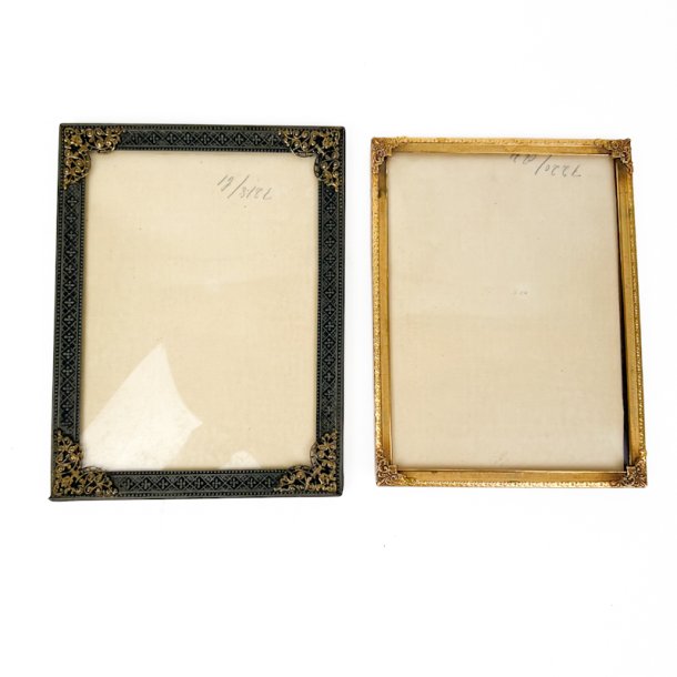 To vintage messingrammer - 15 x 18 cm