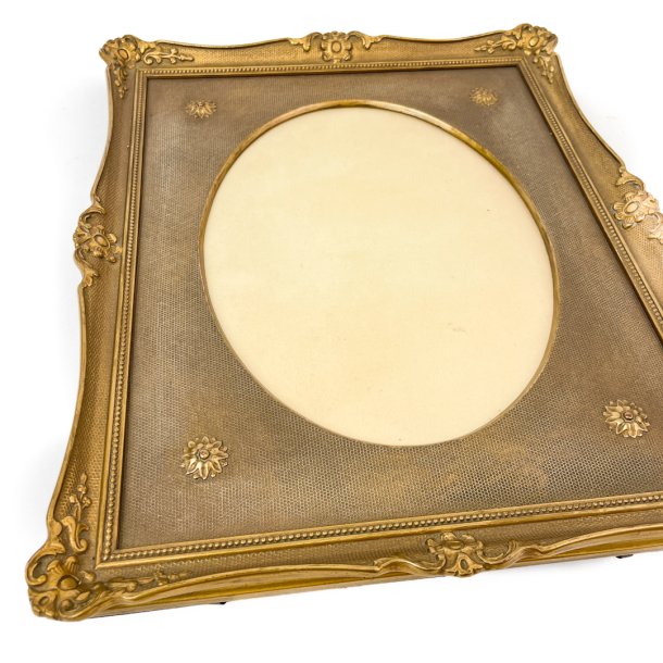 Goldfarbener Vintage-Rahmen mit ovaler ffnung