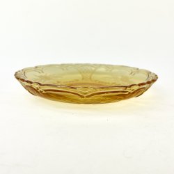 Ravfarvet vintage asiet i glas