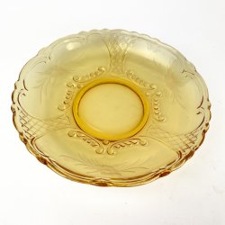 Ravfarvet vintage asiet i glas