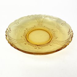 Ravfarvet vintage asiet i glas