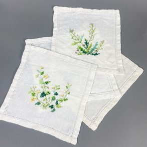 Vier gestickte Vintage Zwischen-Servietten