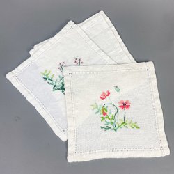 Fire broderede vintage mellemlgsservietter