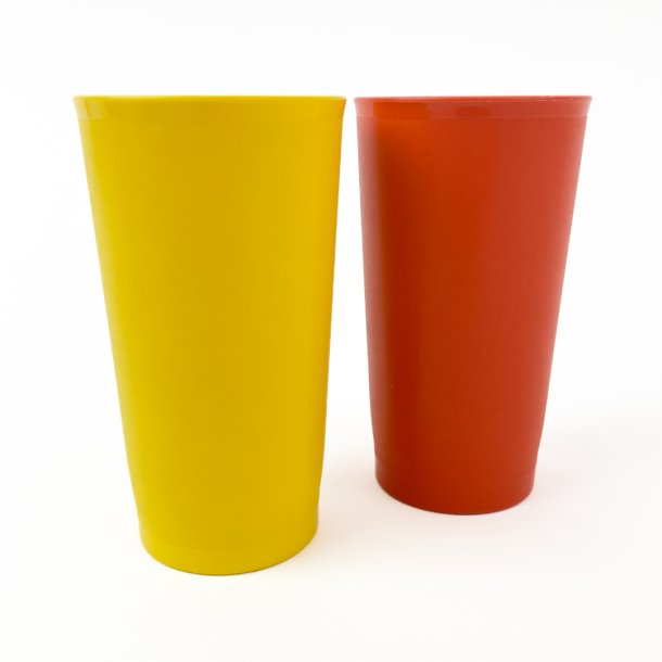  To Tupperware krus i retro farver