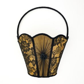 Wandhngender Vintage-Spitzenkorb