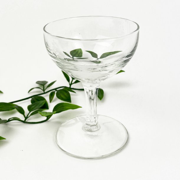 Vintage lik�rsk�l i glas