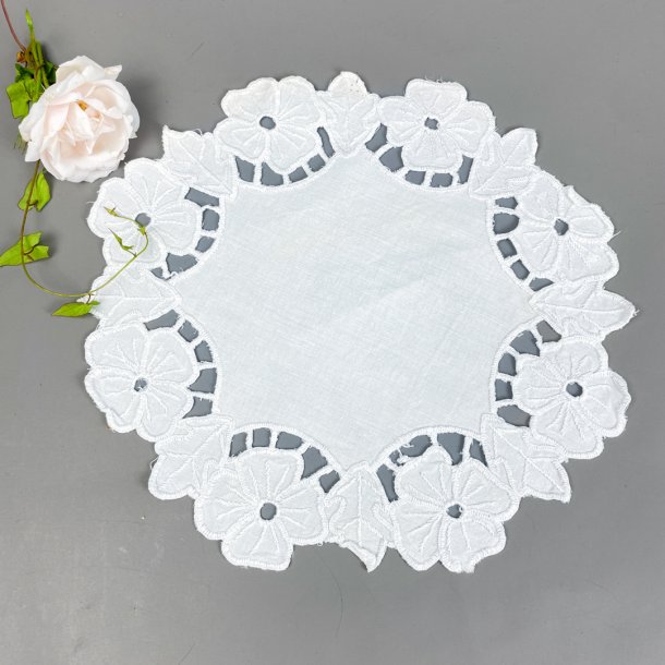 Broderet hvid vintage lysedug