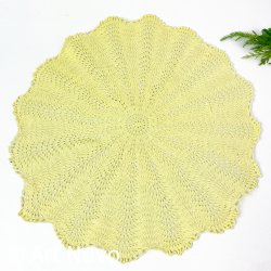 Hellgelbe vintage gestrickte Kerzendecke