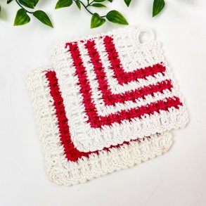 Zwei gehkelte Retro Topflappen