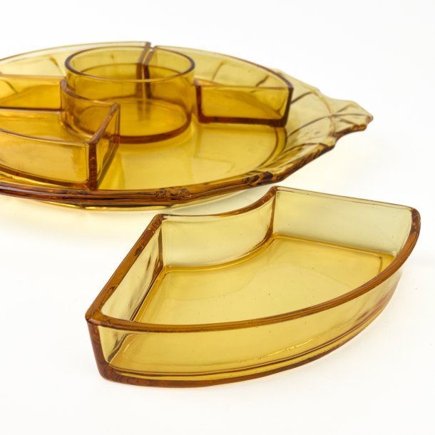 Retro tapasgeschirr aus bernsteinfarbenem Glas