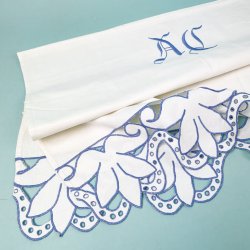 Vintage viskestykkeforhng med bl broderi