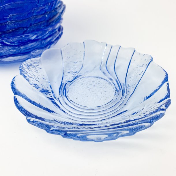 Bl retro isassiet i presset glas