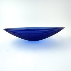 Retro Glasschale aus kobaltblauem Glas mit Rillenmuster  40 cm