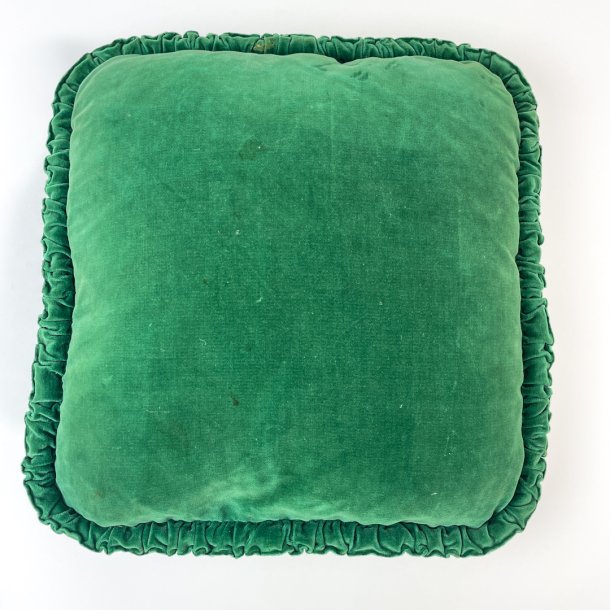 Hndbroderet vintage pude med velourkant