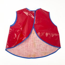 Schrze aus Vinyl. Gre 1-2 Jahre.