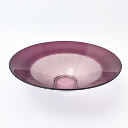 Einzigartige Glasschale in Pflaumenfarbe.