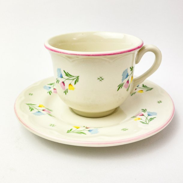 Groe Retro-Kaffeetasse mit pastellfarbenen Blumen