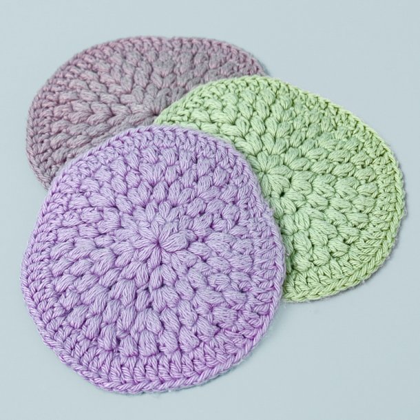 Tre hklede sbe coasters i pastelfarver 