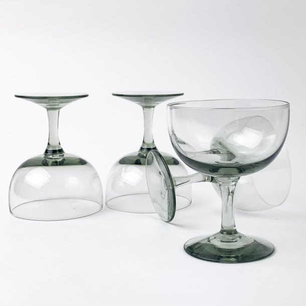 Graue Retro-Likrschale