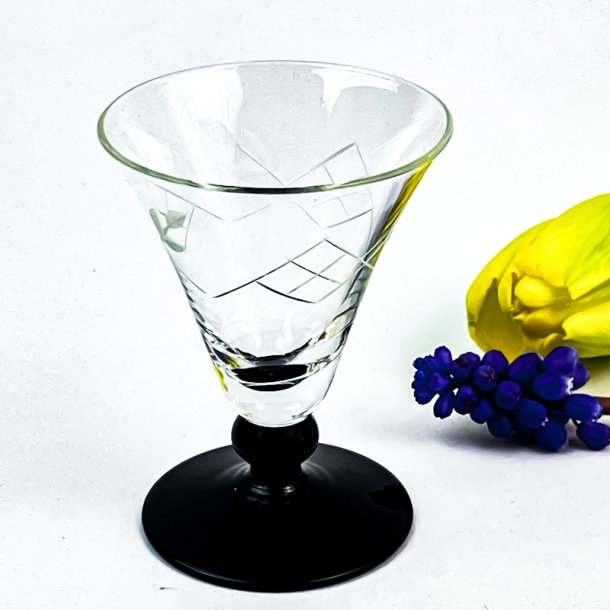 Schnapsglas  schwarzer Boden