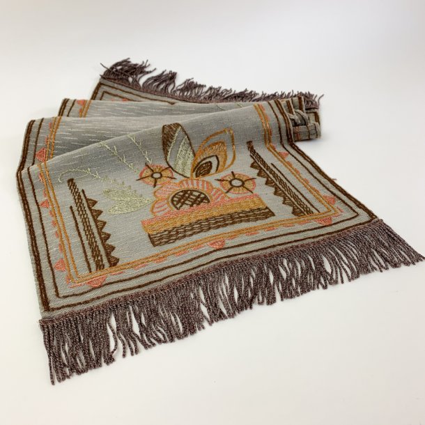  Bestickter Vintage-Seidentischlufer.