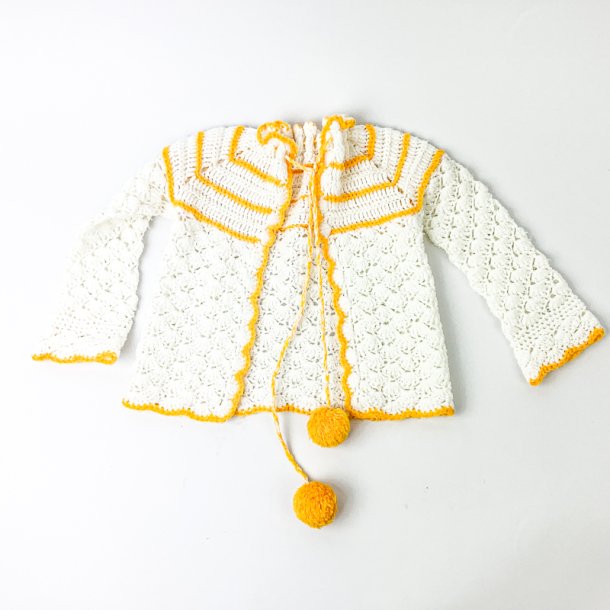 Gestrickter Babypullover, wei mit orange. Gre 6 Monate