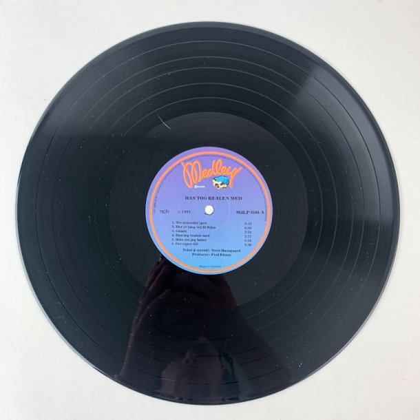 Han Tog Realen Med - Niels Hausgaard - LP