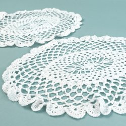 To hklede hvide vintage flakoner