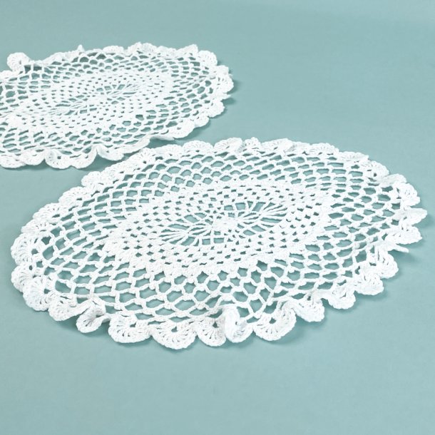 To hklede hvide vintage flakoner