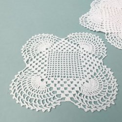 Fire sm hklede flaconer