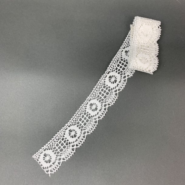 2 Stck geschnrter weier Spitzenrand