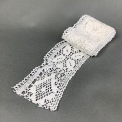 Kniplet hvid blondekant