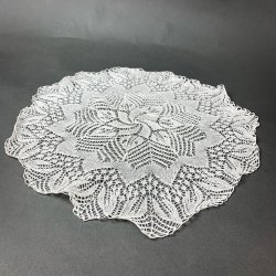 Gestrickter weier Vintage-Kerzenstnder.