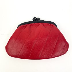 Elegant r�d l�derpung