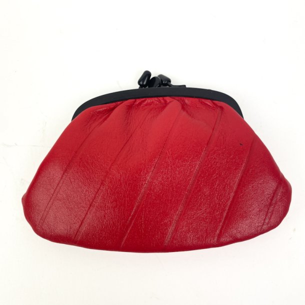 Elegant r�d l�derpung