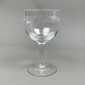 Vintage r�dvinsglas med ciselering