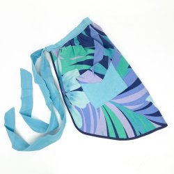 Retro Schrze mit blauen Blumen