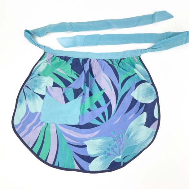 Retro Schrze mit blauen Blumen