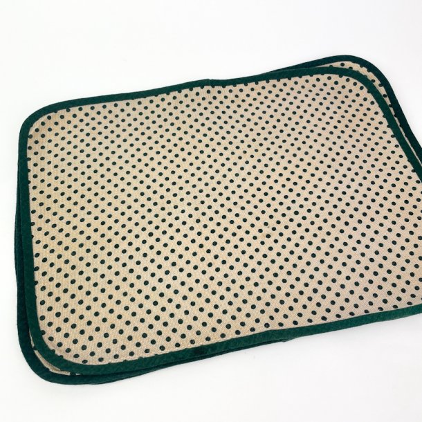 Vier Retro-Platzsets mit Punkten