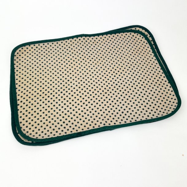 Vier Retro-Platzsets mit Punkten