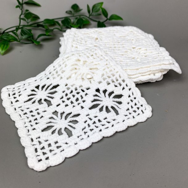 Acht gehkelte Vintage-Zwischenlege