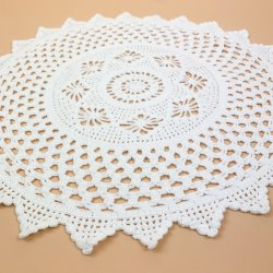 Hvid vintage h�klet lysedug