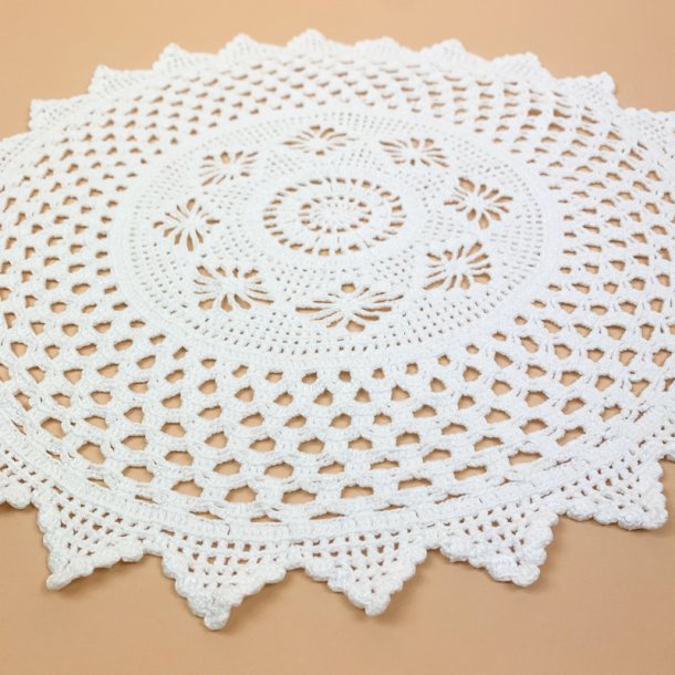 Hvid vintage h�klet lysedug