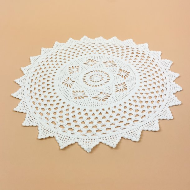 Hvid vintage h�klet lysedug